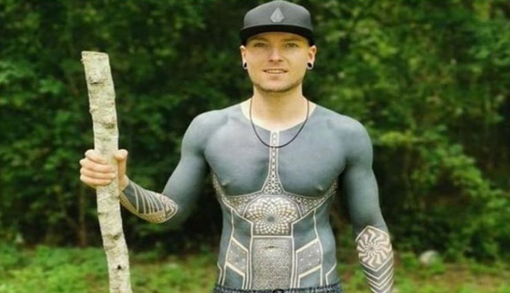 weird news,weird incident,barlin paul,inks entire body black