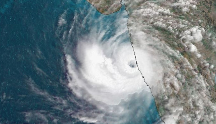'ताऊ ते' चक्रवात: गुजरात में 12 से 3 बजे के बीच पोरबंदर तट से टकराएगा तूफान, 185 किलोमीटर प्रतिघंटे की होगी रफ्तार