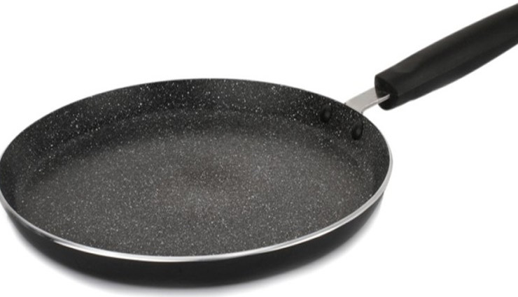 household tips,5 easy ways to help you keep non stick tawa clean,tips to maintain life of non stick tawa,ways to keep non stick tawa shiny
