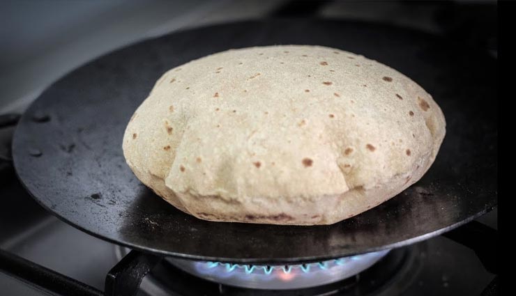 मां लक्ष्मी को नाराज कर सकती हैं तवे से जुड़ी ये गलतियां vastu tips,vastu tips in hindi,tava mistakes,tava vastu tips