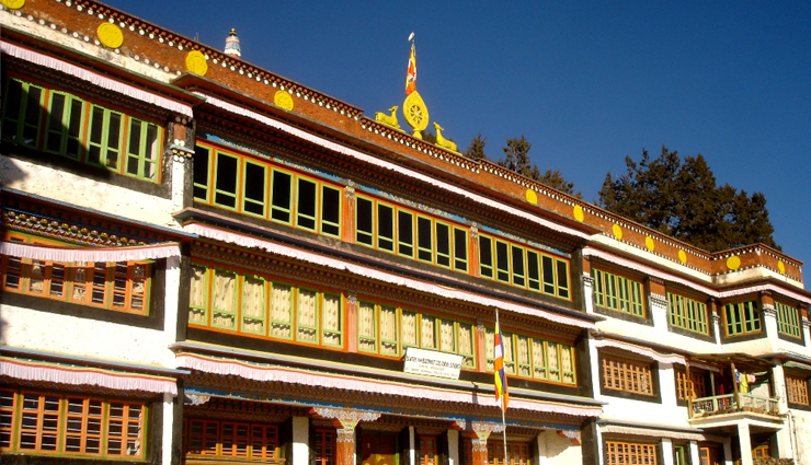 iconic historic buildings,iconic historic buildings in india,south indian temples,nalanda,vittala temple complex,konark sun temple,tawang monastery,makkah masjid,Hawa Mahal,taj mahal,rani ki vav,brihadeeswarar temple,qutub minar,travel,travel guide,tourism