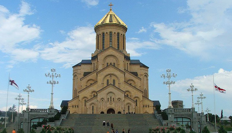 holy trinity cathedral,ride a cable car to narikala fortress,walk over the bridge of peace,bathhouses of abanotubani,shop at the intriguing dry bridge bazaar,have fun in mtatsminda park,rezo gabriadze marionette theater,tbilisi botanical garden,georgian national museum,lake lisi,tbilisi,places to visit in tbilisi,things to do in tbilisi