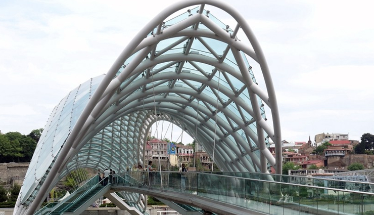 holy trinity cathedral,ride a cable car to narikala fortress,walk over the bridge of peace,bathhouses of abanotubani,shop at the intriguing dry bridge bazaar,have fun in mtatsminda park,rezo gabriadze marionette theater,tbilisi botanical garden,georgian national museum,lake lisi,tbilisi,places to visit in tbilisi,things to do in tbilisi