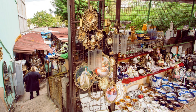 holy trinity cathedral,ride a cable car to narikala fortress,walk over the bridge of peace,bathhouses of abanotubani,shop at the intriguing dry bridge bazaar,have fun in mtatsminda park,rezo gabriadze marionette theater,tbilisi botanical garden,georgian national museum,lake lisi,tbilisi,places to visit in tbilisi,things to do in tbilisi