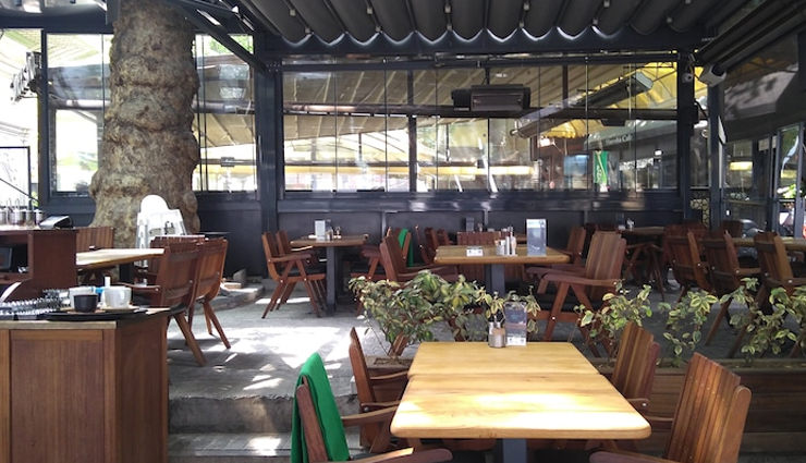 tea gardens to visit in istanbul,istanbul tea gardens,bebek kahve,cengelkoy cinaralti,dolmabahce cay bahcesi,firuzaga kahvesi,moda cay bahcesi,emirgan cinaraltı cafe