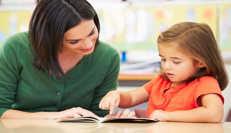 बच्चों को पढ़ाते समय आजमाए ये टिप्स, बढ़ेगी सीखने की चाह