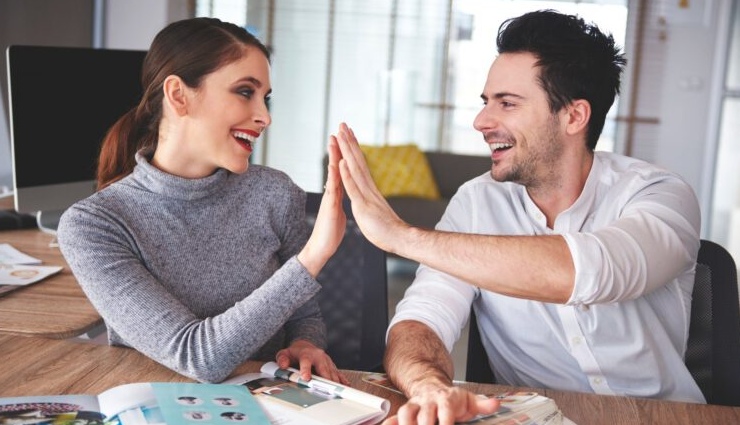 power struggles in relationships,resolving power struggles,relationship power dynamics,relationship issues,signs of power struggle in relationships,relationship tension,relationship independence,managing relationship conflicts,communication in relationships,strengthening relationships,how to fix a relationship