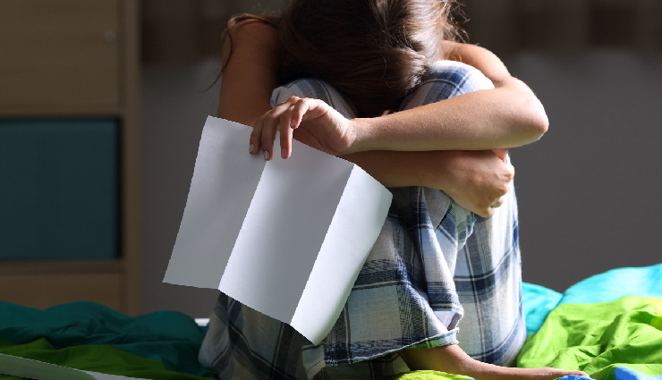 teen suicide warning signs,recognizing suicidal tendencies in teens,signs of self-harm in adolescents,identifying suicidal behaviors in youth,teen mental health red flags,intervention for suicidal teens,supporting at-risk adolescents,understanding teen depression signs,preventing teen suicide,early signs of suicidal thoughts in teens