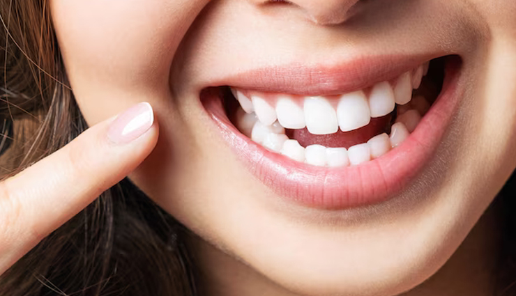 10 DIY Methods to Achieve Bright and White Teeth