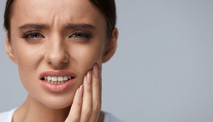 दांतों के असहनीय दर्द से है परेशान, तो राहत के लिए आजमाए ये घरेलू उपाय