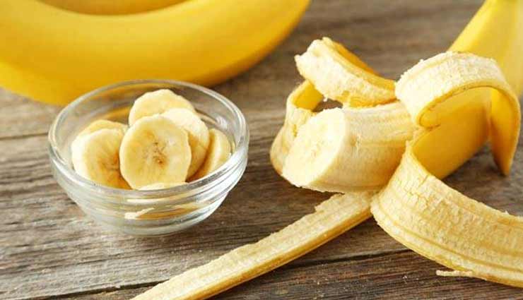 the yellowness of the teeth can take away the glow of the face give them pearl like shine with these tips,beauty tips,beauty hacks