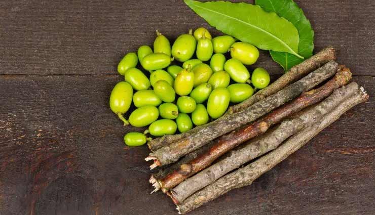 the yellowness of the teeth can take away the glow of the face give them pearl like shine with these tips,beauty tips,beauty hacks