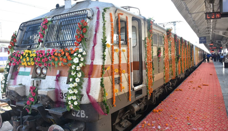 tejas train,profit of rs 70 lakh,tejas train first month of operation,news,indian railways