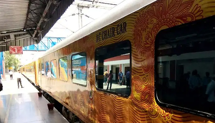 लग्जरी ट्रेनों पर छाया कोरोना संकट, लखनऊ-दिल्ली तेजस एक्सप्रेस आज से बंद