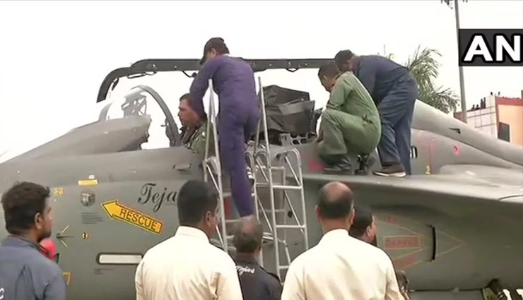 defence minister,rajnath singh,tejas fighter jet,fly,indian air force,tejas news in hindi,news,news in  hindi