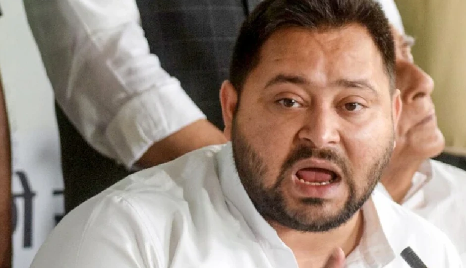 तेजस्वी यादव का तीखा हमला: बेईमानी ही करनी है तो सरकार को दे दो एक्सटेंशन