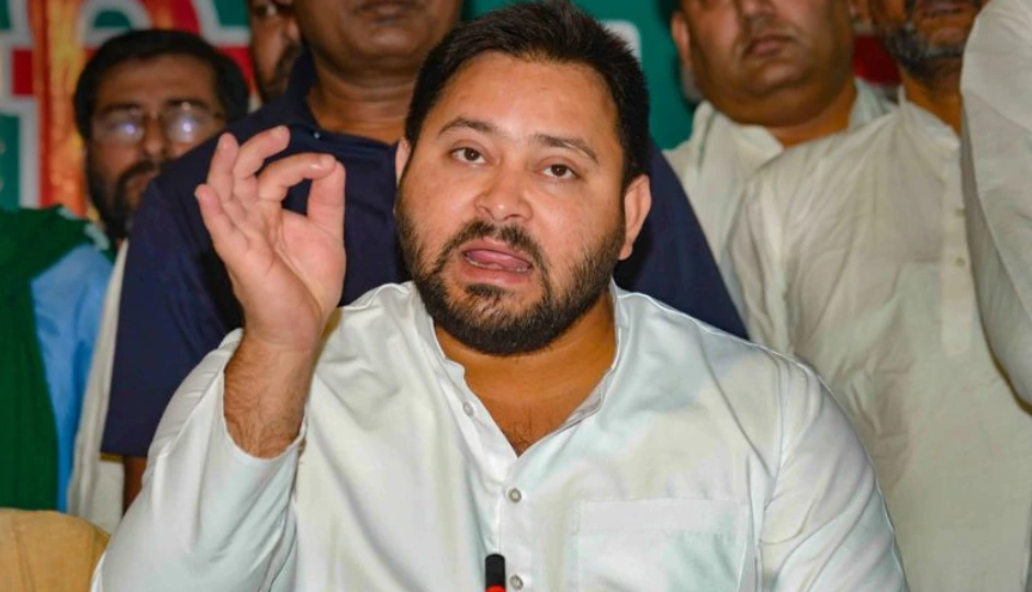 तेजस्वी यादव का पीएम मोदी पर तीखा हमला, बोले – ‘बुलेट ट्रेन गुजरात को, वोट मांगने बिहार आते हैं’