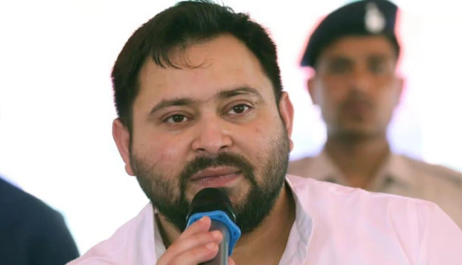 तेजस्वी यादव का आरोप- वोटर लिस्ट से हटाया गया मेरा नाम, अब मैं चुनाव कैसे लड़ूं?