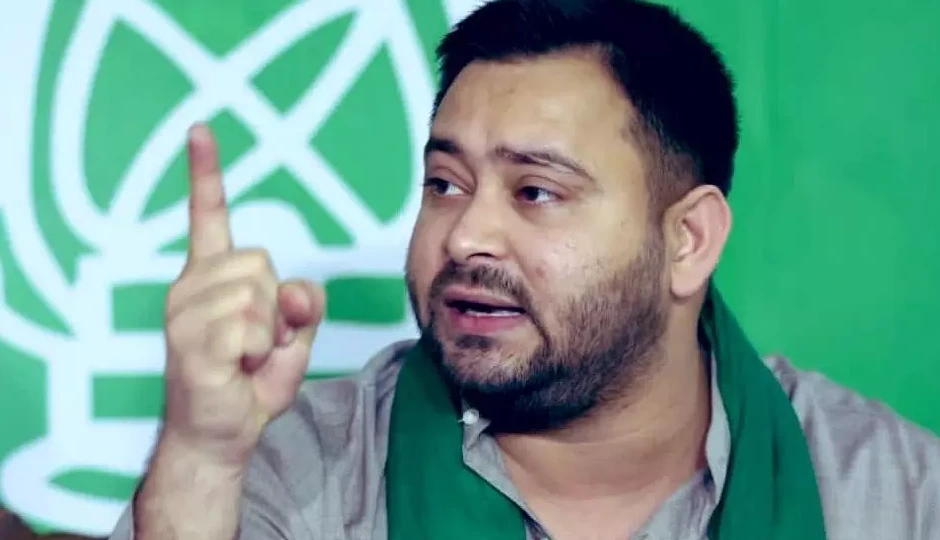 बिहार में तेजस्वी का बड़ा ऐलान! पंचायत प्रतिनिधियों के लिए पेंशन, 50 लाख का बीमा और 5 लाख की आर्थिक मदद का वादा