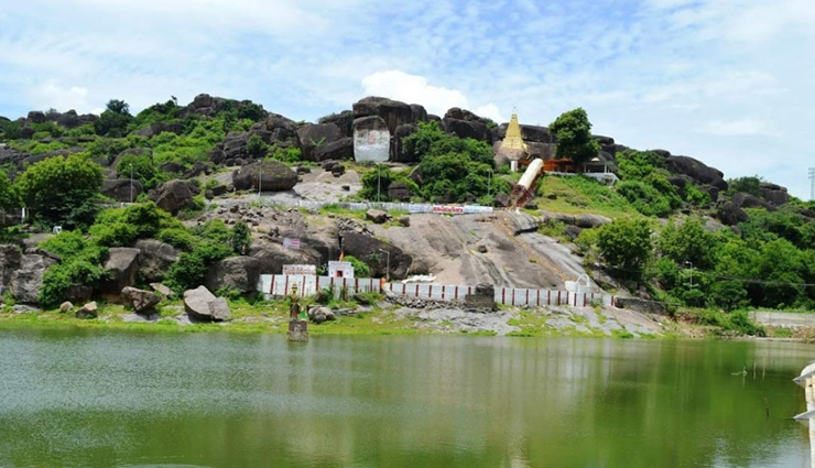temples of telangana,telangana,alampur jogulamba temple,saleshwaram lingayya swamy temple,padmakshi temple,chaya someswara swamy temple,sri raja rajeshwara temple,kondagattu temple