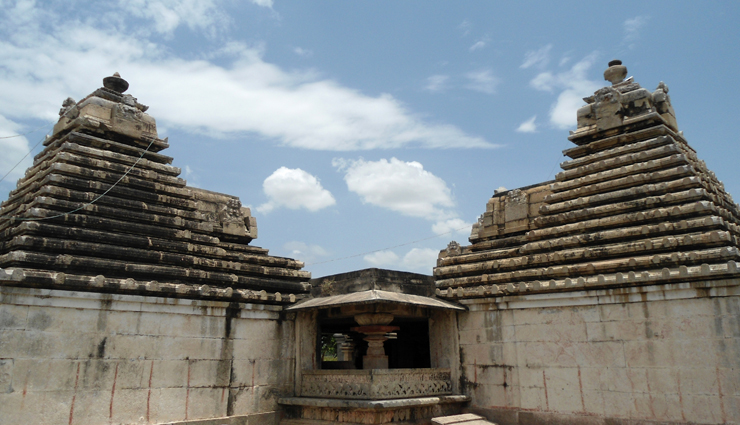 telangana,temples in telangana,alampur jogulamba temple,padmakshi temple,saleshwaram lingayya swamy temple,sri raja rajeshwara temple,kondagattu temple