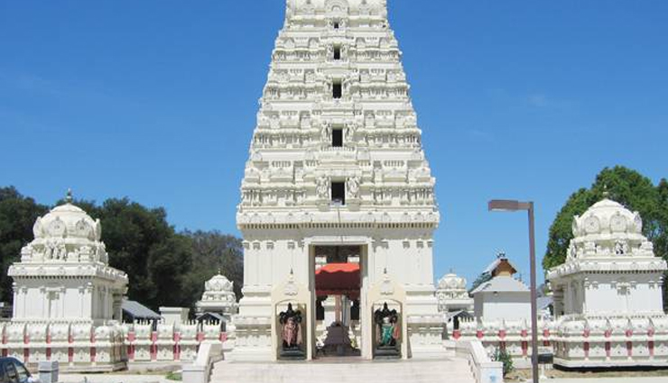 telangana,temples in telangana,alampur jogulamba temple,padmakshi temple,saleshwaram lingayya swamy temple,sri raja rajeshwara temple,kondagattu temple