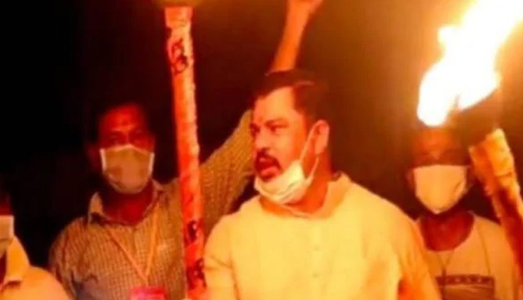 बीजेपी MLA ने दीप जलाने के नाम पर निकाला मशाल जुलूस, नहीं मानी PM मोदी की बात