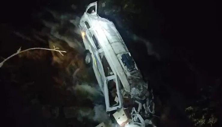 हिमाचल: कुल्लू में पर्यटकों से भरा ट्रेंपो ट्रैवलर खाई में गिरा, 5 पर्यटकों की मौत