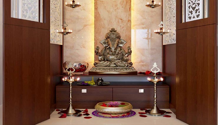 पाना चाहते हैं पूजा का पूर्ण फल, घर के मंदिर में रखें ये चीजें 