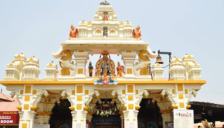 these are the famous and ancient temples of lord krishna,devotees yearn to have a glimpse,holiday,travel,tourism