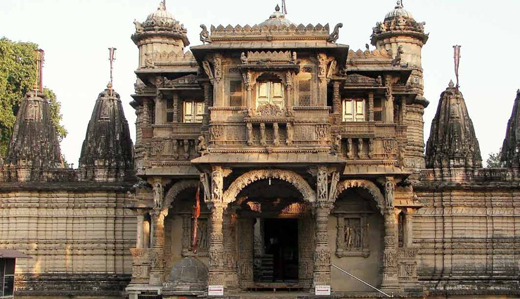 अपनी भव्यता के लिए प्रसिद्द हैं अहमदाबाद के ये 7 मंदिर, जरूर जाना चाहिए एक बार दर्शन करने