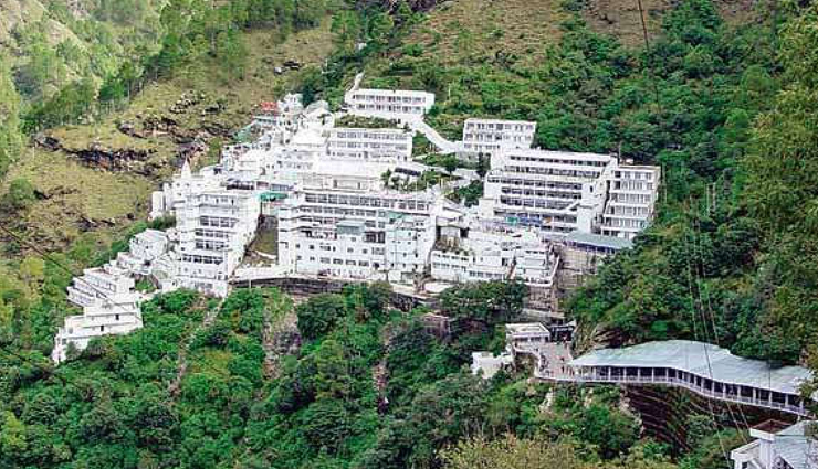 temples in india,must visit in india,vaishno devi mandir,jammu & kashmir,kedarnath,uttarakhand,sri venkateswara temple,tirupati,kashi vishwanath temple,varanasi,meenakshi temple,madurai