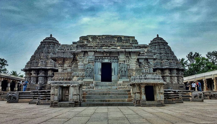 virupaksha temple,hampi,hoysaleswara temple,halebeedu,chennakeshava temple,belur,mallikarjuna temple,pattadakal,sri ranganathaswamy temple,srirangapatna,ancient temples,ancient temples in karnataka,karnataka,temples in karnataka