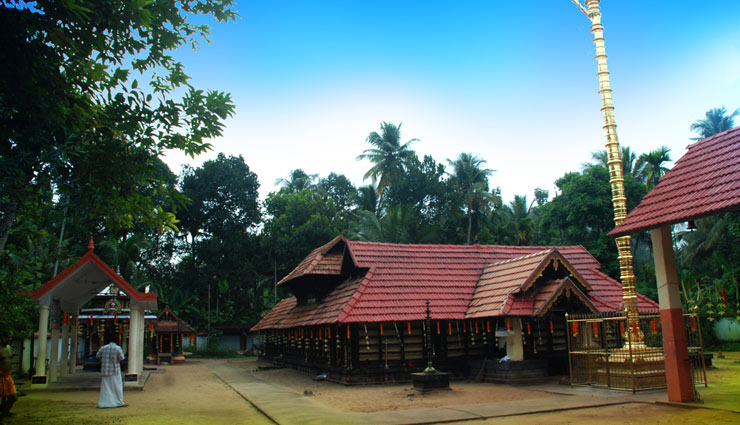 famous temples in kerala,kerala,pathiyanadu sree bhadrakali temple,mullassery,attukal bhagavathy temple,attukal,padmanabhaswamy temple,thiruvanthapuram,andoor kandan sree dharma sastha temple,neyyattinkara,edava palakkavu bhagavathi temple,edava