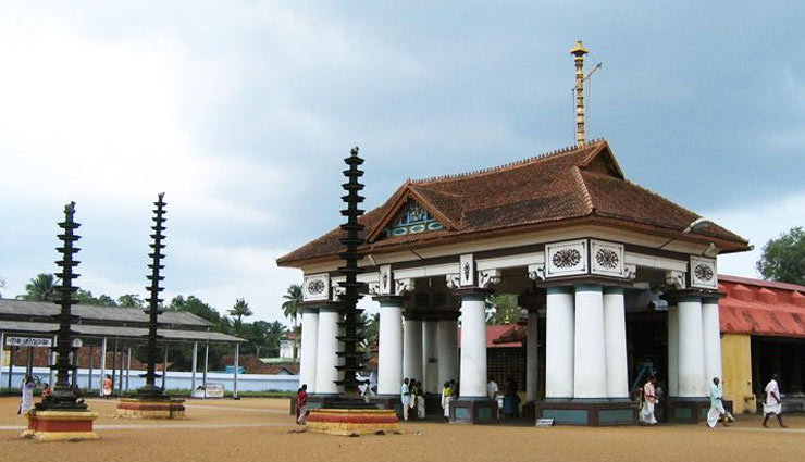 famous temples in kerala,kerala,pathiyanadu sree bhadrakali temple,mullassery,attukal bhagavathy temple,attukal,padmanabhaswamy temple,thiruvanthapuram,andoor kandan sree dharma sastha temple,neyyattinkara,edava palakkavu bhagavathi temple,edava