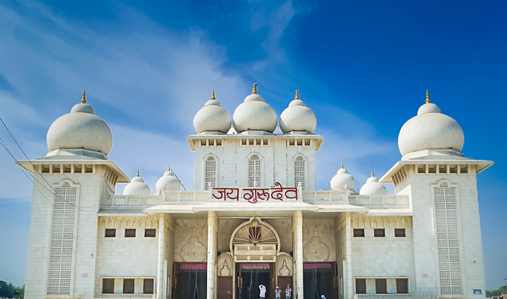 shri krishna janmabhoomi temple,dwarkadhish temple,gita mandir,baba jaigurudev mandir,kesava deo temple,temples in mathura and vrindavan,mathura,vrindavan,must visit temples