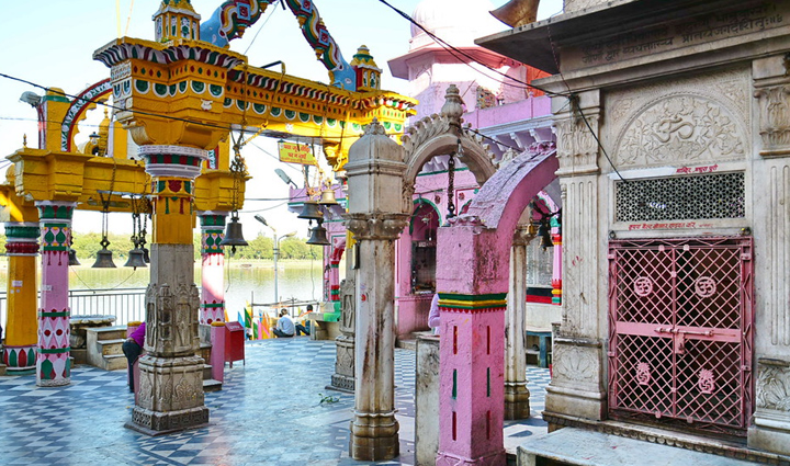 shri krishna janmabhoomi temple,dwarkadhish temple,gita mandir,baba jaigurudev mandir,kesava deo temple,temples in mathura and vrindavan,mathura,vrindavan,must visit temples