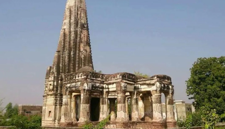 पाकिस्तान के इन 8 हिन्दू मंदिरों के दर्शन करने पहुंचते हैं पर्यटक, जानें इनके बारे में 