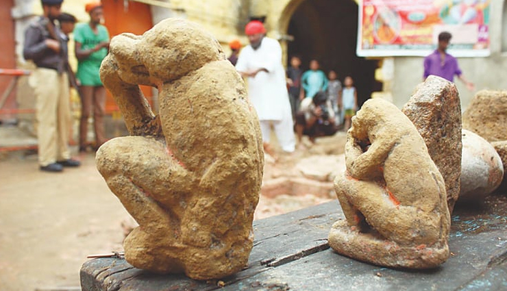 pakistan,hindu temples in pakistan,must visit temples,hinglaj mata temple,katasraj shiva temple,ram mandir,panchmukhi hanuman temple,gorakhnath temple