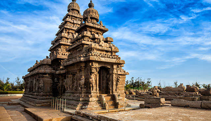 beautiful temples in south india,temples in south india,vadakkunnathan temple,kerala,mahabaleshwar temple,karnataka,shore temple,tamil nadu,mallikarjuna swamy,andhra pradesh,birla mandir,telangana
