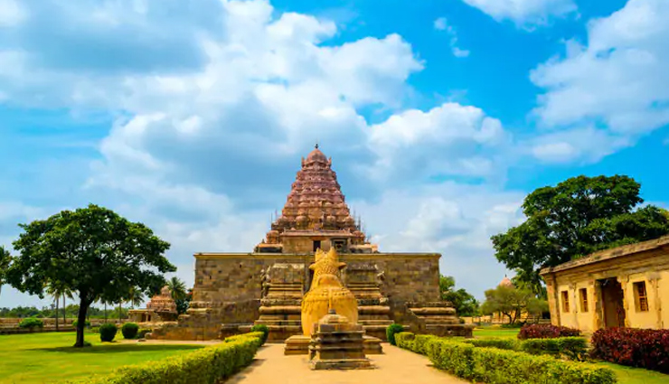 beautiful temples in south india,temples in south india,vadakkunnathan temple,kerala,mahabaleshwar temple,karnataka,shore temple,tamil nadu,mallikarjuna swamy,andhra pradesh,birla mandir,telangana