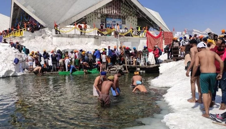 famous temples,famous temples in india,india,vaishno devi,jammu and kashmir,sabarimala,kerala,tirupati,andhra pradesh,varanasi,uttar pradesh,ajmer sharif,rajasthan,golden temple,amritsar,kedarnath,uttarakhand,shirdi,maharashtra,bodh gaya,bihar,hemkund sahib,basilica of bom jesus,goa,ayodhya,uttar pradesh,dilwara temple,guruvayur,kerala,vrindavan,mathura,manikaran sahib,himachal pradesh,puri,orissa