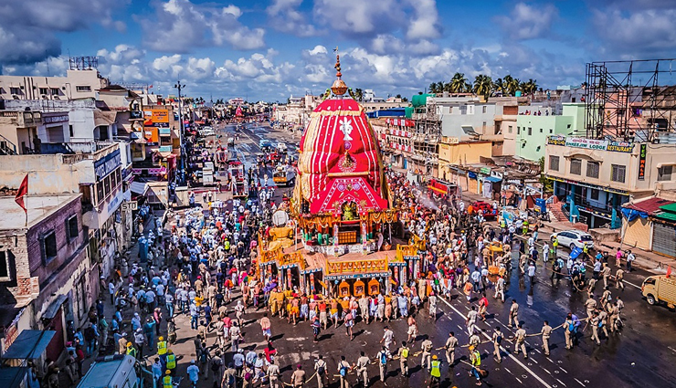 famous temples,famous temples in india,india,vaishno devi,jammu and kashmir,sabarimala,kerala,tirupati,andhra pradesh,varanasi,uttar pradesh,ajmer sharif,rajasthan,golden temple,amritsar,kedarnath,uttarakhand,shirdi,maharashtra,bodh gaya,bihar,hemkund sahib,basilica of bom jesus,goa,ayodhya,uttar pradesh,dilwara temple,guruvayur,kerala,vrindavan,mathura,manikaran sahib,himachal pradesh,puri,orissa