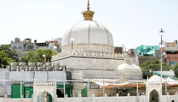 famous temples,famous temples in india,india,vaishno devi,jammu and kashmir,sabarimala,kerala,tirupati,andhra pradesh,varanasi,uttar pradesh,ajmer sharif,rajasthan,golden temple,amritsar,kedarnath,uttarakhand,shirdi,maharashtra,bodh gaya,bihar,hemkund sahib,basilica of bom jesus,goa,ayodhya,uttar pradesh,dilwara temple,guruvayur,kerala,vrindavan,mathura,manikaran sahib,himachal pradesh,puri,orissa