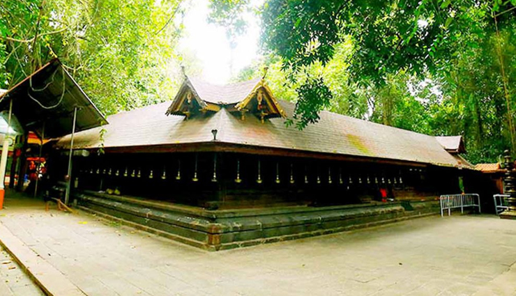 kerala,temples in kerala,sabarimala ayyappa temple,guruvayur sree krishna temple,sree padmanabhaswamy temple,chottanikkara devi temple,mannarasala,nagaraja temple,ambalapuzha sree krishna temple