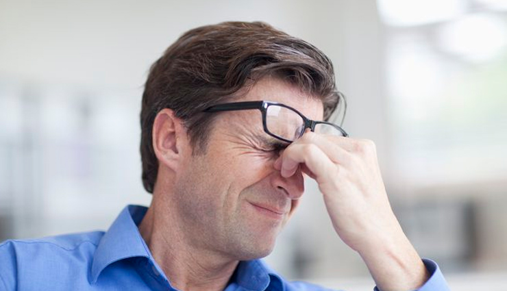 मानसिक और शारीरिक चिंताओं से छुटकारा दिलाता है मयूरासन, जाने और फायदे