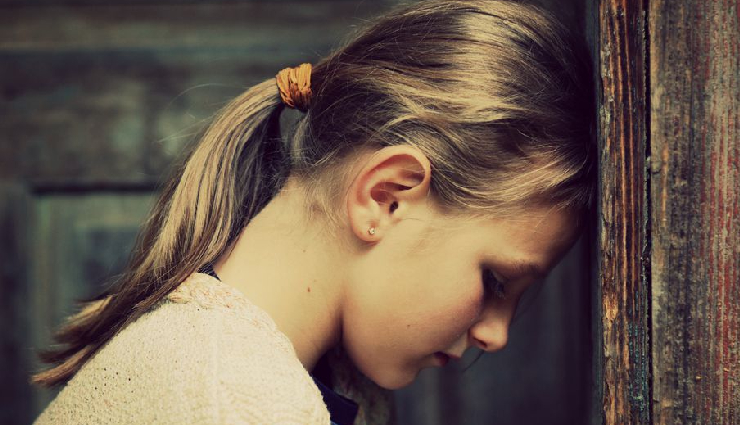 डर, गुस्सा व चिल्लाने से तनाव ग्रस्त व मानसिक बीमारी का शिकार हो जाता है बच्चा, माता-पिता अपने व्यवहार में लाए बदलाव parental behavior and child mental health,effects of fear,anger,and yelling on children,stress in children due to parental behavior,mental health impact of parenting style,changing parental behavior for child well-being,healthy parenting practices for mental wellness,addressing child stress through positive parenting,impact of emotional environment on child development,creating a nurturing environment for children,parental influence on child mental health,tips for positive parenting and child resilience,building a supportive home atmosphere,promoting mental wellness in children,parenting for emotional stability in kids,strategies to improve parent-child relationships