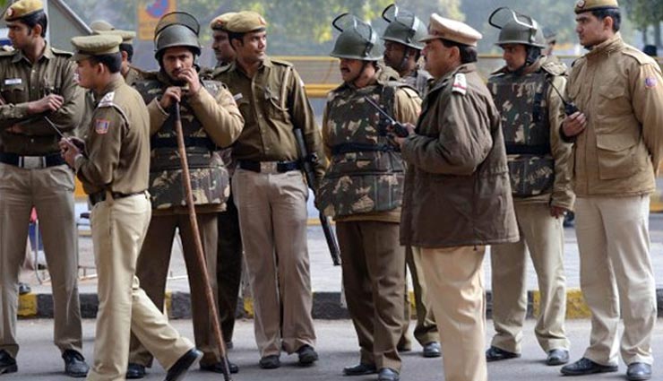 राजधानी दिल्ली में तीन आतंकवादी गिरफ्तार, भारी मात्रा में विस्फोटक और ग्रेनेड बरामद 