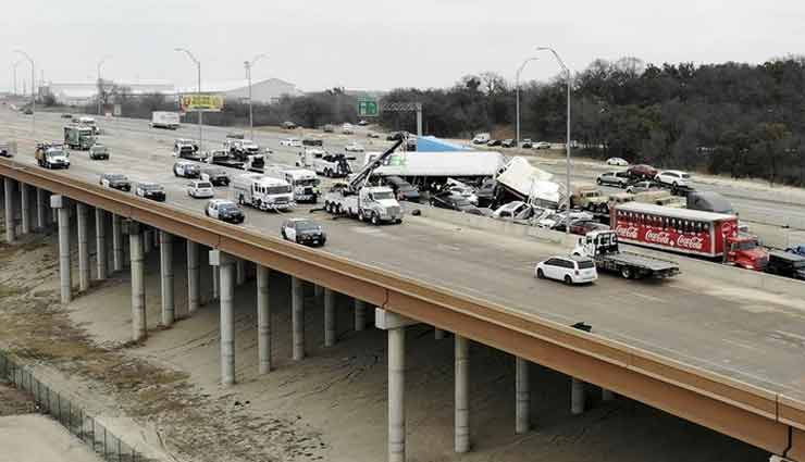 अमेरिका: टेक्सास में भीषण सड़क हादसा, आपस में टकराई 130 गाड़ियां, 6 की मौत, PHOTOS 