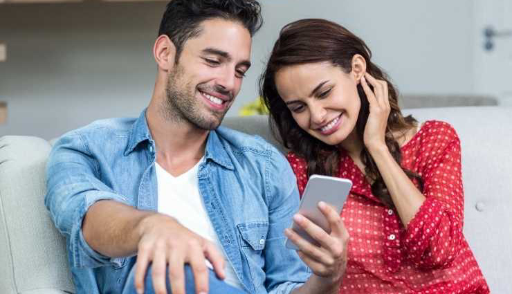 texting cheating signs,emotional infidelity,texting affair,digital cheating,relationship trust issues,secret texting,flirting over text,texting boundaries,texting and cheating,relationship red flags,emotional cheating signs,hidden messages,texting outside relationship
